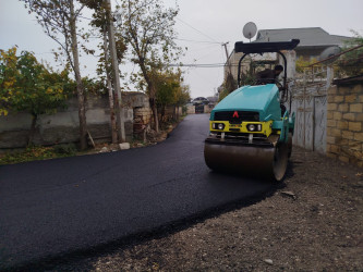 Şəhid Yusif Yusifbəyli küçəsində yeni asfalt örtüyünün vurulması işləri həyata keçirilir