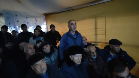 Yevlax Şəhər İcra Hakimiyyəti Başçısı Anar Tağıyev müəyyən edilmiş qrafikə uyğun olaraq rayonun Hacıselli kəndində sakinlərlə növbəti səyyar qəbul keçirmişdir.