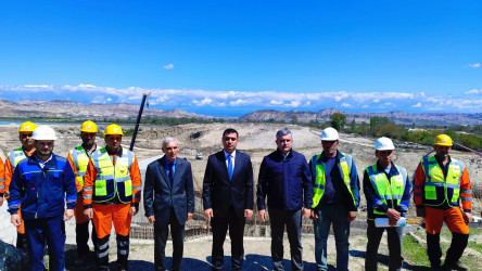 Yevlax Şəhər İcra Hakimiyyətinin Başçısı Şirvan Suvarma Kanalının rayon ərazisindən keçən hissəsində aparılan işlərlə yerində tanış olub