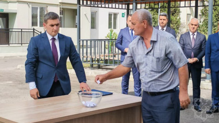 Yevlaxda şəhid ailələri və müharibə ilə əlaqədar əlilliyi olan şəxslərə mənzillər verilib
