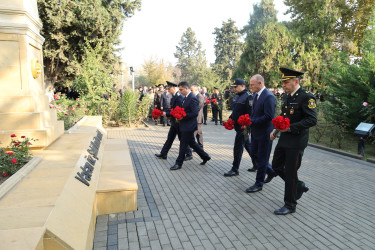 Yevlaxda Şanlı Zəfərin beşinci ildönümü ilə əlaqədar Şəhidlər Xiyabanı ziyarət olunmuşdur