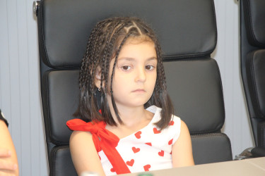 Yevlax Şəhər İcra Hakimiyyətinin Başçısı birinci sinfə gedəcək və ali təhsil müəssisələrinə qəbul olmuş şəhid ailələrinin üzvləri ilə görüşmüşdür