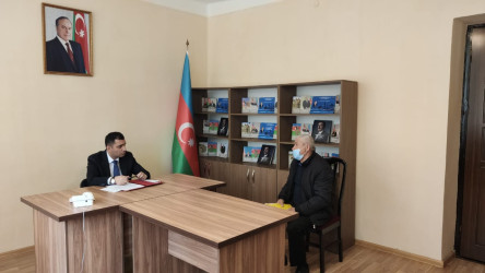 Şəhər rəhbəri vətəndaşların müraciətlərini dinlədi
