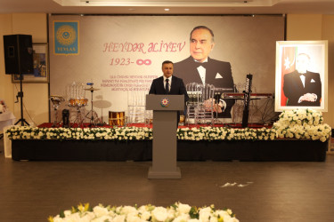 Yevlaxda Ulu Öndər Heydər Əliyevin anadan olmasının 103-cü ildönümünə həsr olunmuş tədbir keçirilib