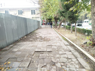 Şəhərin Nizami prospektində piyada səkiləri yenidən qurulur