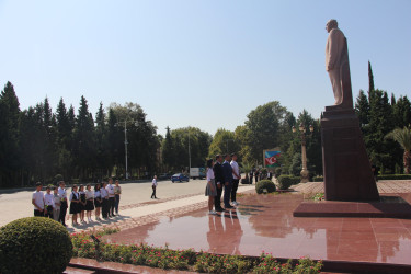 Yevlaxda yüksək bal toplayaraq ali məktəblərə qəbul olmuş məzunlarla görüş keçirilmişdir