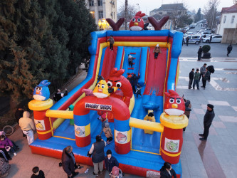 Yevlaxda 31 Dekabr Dünya Azərbaycanlılarının Həmrəyliyi Günü və Yeni İl münasibətilə möhtəşəm konsert proqramı təşkil olunub