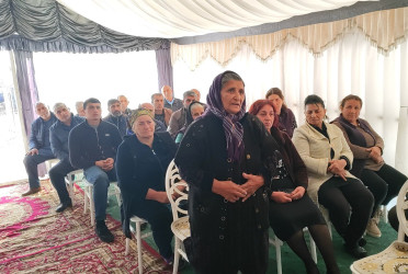 Yevlax Şəhər İcra Hakimiyyətinin Başçısı Yeni Çobankərə kənd sakinlərinin müraciətlərini dinləmişdir