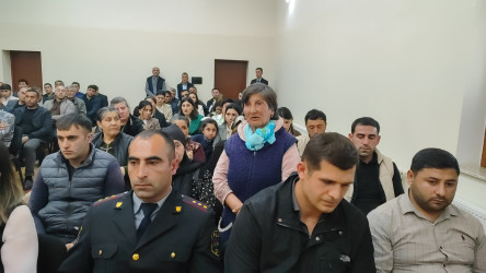 Aran qəsəbəsində sakinlərin müraciətləri dinlənilib