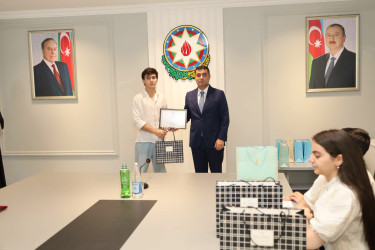 Yevlaxda bu il yüksək balla ali məktəblərə qəbul olunan məzunlarla görüş keçirilib