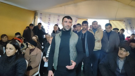 Yevlax Şəhər İcra Hakimiyyəti Başçısı Anar Tağıyev müəyyən edilmiş qrafikə uyğun olaraq rayonun Hacıselli kəndində sakinlərlə növbəti səyyar qəbul keçirmişdir.