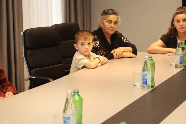 Yevlaxda birinci sinifə gedəcək şəhid övladları ilə görüş keçirilib