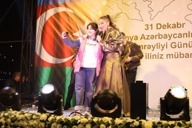 Yevlaxda 31 Dekabr Dünya Azərbaycanlılarının Həmrəyliyi Günü və Yeni İl münasibətilə möhtəşəm konsert proqramı təşkil olunub