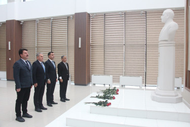 Yevlaxda Xalqımızın Ümummilli Lideri Heydər Əliyevin anım gününə həsr olunmuş tədbir keçirilib