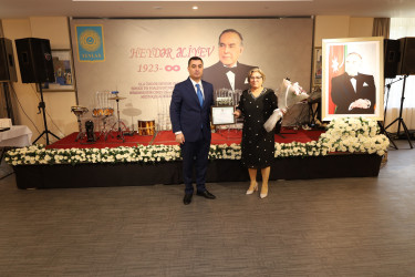 Yevlaxda Ulu Öndər Heydər Əliyevin anadan olmasının 103-cü ildönümünə həsr olunmuş tədbir keçirilib