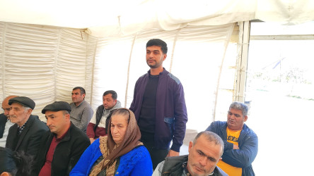 Yevlax Şəhər İcra Hakimiyyətinin Başçısı Ağqıraqlı kəndində növbəti səyyar qəbul keçirmişdir