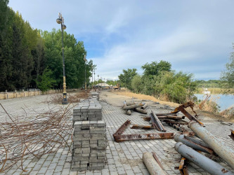 Yevlaxda Sahil-Bulvar istirahət parkında əsaslı təmir işləri davam etdirilir