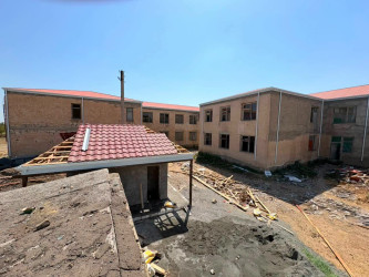 S.Mövlayev adına Qaramanlı kənd tam orta ümumtəhsil məktəbində təmir işləri aparılır