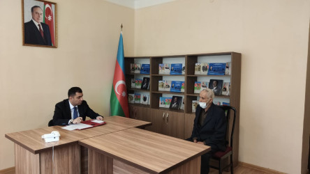 Şəhər rəhbəri vətəndaşların müraciətlərini dinlədi