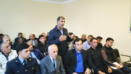 Yevlax Şəhər İcra Hakimiyyətinin Başçısı Qaraoğlan kəndində səyyar qəbul keçirib