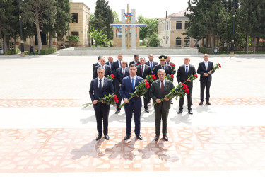 Yevlaxda Ulu Öndər Heydər Əliyevin anadan olmasının 103-cü ildönümünə həsr olunmuş tədbir keçirilib