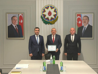 Yevlax Şəhər İcra Hakimiyyətinin Başçısı 65 illik yubileyi münasibətilə “Yevlax rayon Mərkəzi Xəstəxanası” publik hüquqi şəxsinin direktor müavini-baş həkim Əzizov Gülağa Əzizağa oğlunu qəbul edib