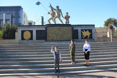 Yevlaxda Şəhər İcra Hakimiyyətinin təşkilatçılığı ilə 9 noyabr Dövlət Bayrağı Gününə həsr edilmiş yürüş təşkil edilmişdir