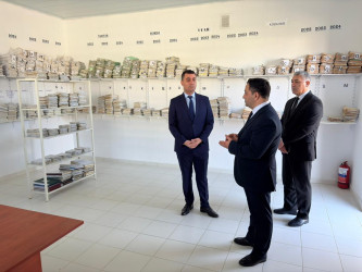 Yevlax Şəhər İcra Hakimiyyətinin Başçısı əsaslı yenidənqurma işlərindən sonra istifadəyə verilmiş Ağciyər Xəstəlikləri Mərkəzinin tabeliyində fəaliyyət göstərən Yevlax Regional Xəstəxanası ilə tanış olub