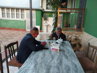 Yevlax Şəhər İcra Hakimiyyəti Başçısı Aparatının məsul əməkdaşları 27 Sentyabr-Anım Günü münasibətilə şəhid ailələrini ziyarət edib