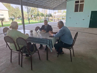 Yevlax Şəhər İcra Hakimiyyəti Başçısı Aparatının məsul əməkdaşları 27 Sentyabr-Anım Günü münasibətilə şəhid ailələrini ziyarət edib