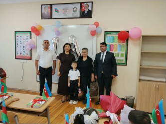 Yevlax Şəhər İcra Hakimiyyəti Başçısı aparatının məsul şəxsləri Şəhid övladlarını ilk dərsə aparıblar