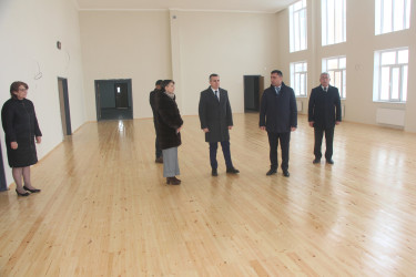 Yevlax Şəhər İcra Hakimiyyətinin Başçısı Anar Tağıyev S.Vurğun adına Şəhər 5 nömrəli tam orta ümumtəhsil məktəbdə həyata keçirilən tikinti işləri ilə yerində tanış olub.