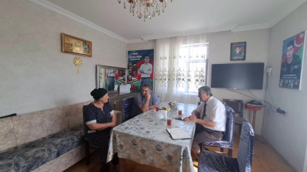 Yevlax Şəhər İcra Hakimiyyəti Başçısı Aparatının məsul əməkdaşları 27 Sentyabr-Anım Günü münasibətilə şəhid ailələrini ziyarət edib