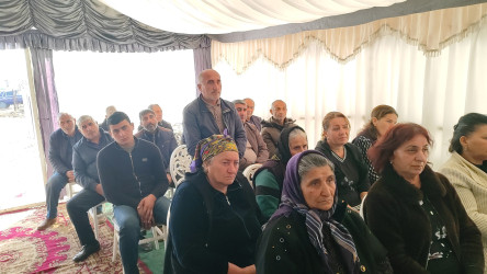 Yevlax Şəhər İcra Hakimiyyətinin Başçısı Yeni Çobankərə kənd sakinlərinin müraciətlərini dinləmişdir