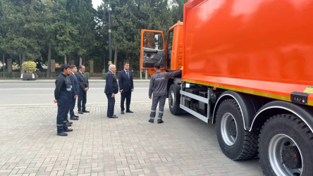 Yevlax Şəhər İcra Hakimiyyətinin Başçısı yeni alınmış xüsusi təyinatlı avtomobilə baxış keçirib