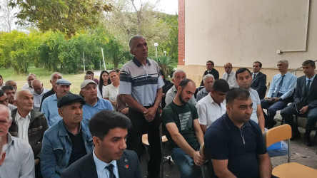 Yevlax Şəhər İcra Hakimiyyətinin Başçısı növbəti səyyar qəbulunu rayonun Yuxarı Bucaq kəndində keçirib