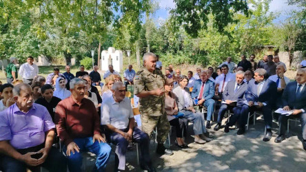 Yevlax Şəhər İcra Hakimiyyətinin Başçısı Əxşam kəndində səyyar qəbul keçirib