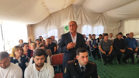 Yevlax Şəhər İcra Hakimiyyətinin Başçısı Dəlləklər kəndində səyyar qəbul keçirib