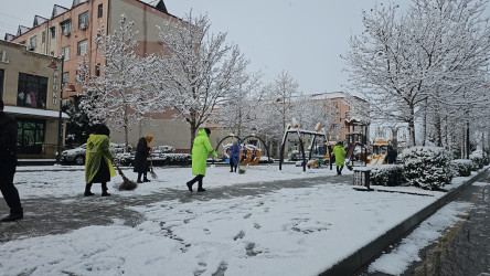 Yevlaxda qarlı hava şəraiti ilə əlaqədar tədbirlər görülür