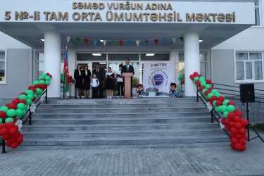 Yevlax Şəhər İcra Hakimiyyətinin Başçısı şəhid övladını ilk dərsə aparıb
