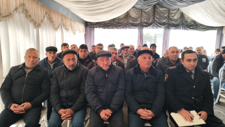 Yevlax Şəhər İcra Hakimiyyətinin Başçısı rayonun İsmayılabad kəndində səyyar qəbul keçirmişdir