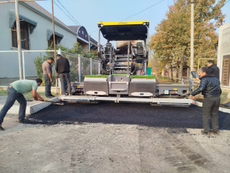 Şəhid Yusif Yusifbəyli küçəsində yeni asfalt örtüyünün vurulması işləri həyata keçirilir