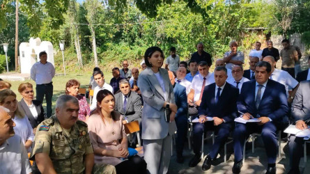 Yevlax Şəhər İcra Hakimiyyətinin Başçısı Əxşam kəndində səyyar qəbul keçirib