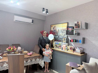 Yevlax Şəhər İcra Hakimiyyəti Başçısı Aparatının məsul şəxsləri Şəhid övladlarını birinci sinfə getməsi münasibətilə evlərində ziyarət ediblər