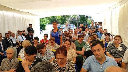 Yevlax Şəhər İcra Hakimiyyətinin Başçısı Yuxarı Salamabad kəndində səyyar qəbul keçirib