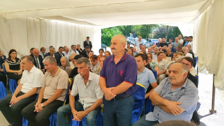Yevlax Şəhər İcra Hakimiyyətinin Başçısı Yuxarı Salamabad kəndində səyyar qəbul keçirib