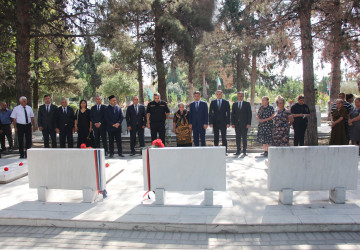 Yevlax Şəhər İcra Hakimiyyətinin Başçısı Birinci Qarabağ müharibəsi zamanı itkin düşmüş və şəxsiyyəti müəyyənləşdirilmiş şəhid Hümbətov Bəxtiyar Əliş oğlunun 40 mərasimində iştirak etmişdir