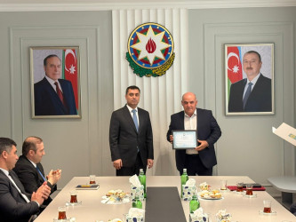 Yevlaxda 25 aprel - Sahibkarlar Günü münasibətilə bir qrup sahibkarla görüş keçirilib