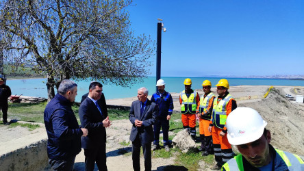 Yevlax Şəhər İcra Hakimiyyətinin Başçısı Şirvan Suvarma Kanalının rayon ərazisindən keçən hissəsində aparılan işlərlə yerində tanış olub