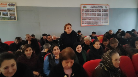 Yevlax Şəhər İcra Hakimiyyətinin Başçısı Anar Tağıyev vətəndaşların mövcud problemlərini yerindəcə öyrənilməsi və həlli istiqamətdə müvafiq tədbirlərin görülməsi məqsədilə rayonun Varvara kəndində vətəndaşlarla növbəti səyyar qəbul keçirmişdir.